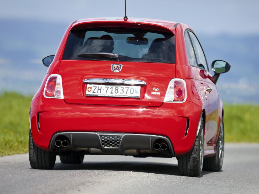  Abarth 695 Tributo Ferrari 2010 года  (фото 5 из 19)